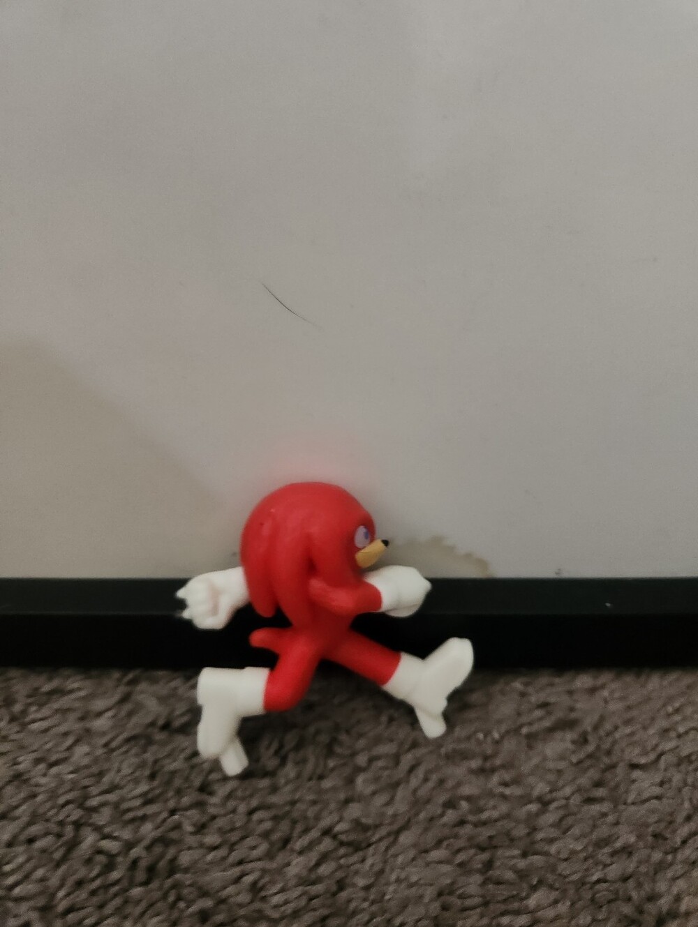 KNUCKLES THE ECHIDNA SONIC THE HEDGEHOG 2” ACTION FIGURE McDonald’s TOY